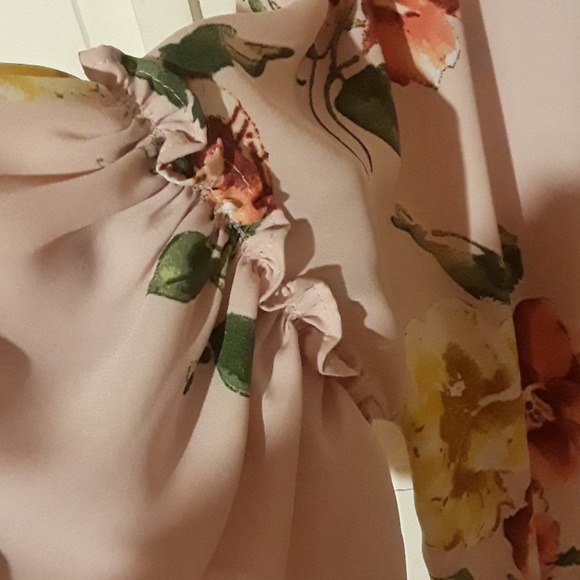 Beautiful floral pink tie in back top - Picture 4 of 4